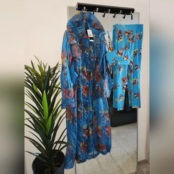 NWT Adidas x Ivy Park Cover Up, Tights, & Bra | Crystal AOP/Shock Cyan, XS - Picture 3 of 8